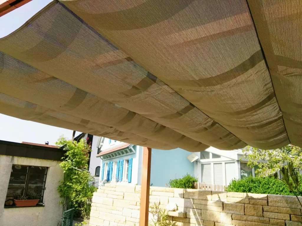 Paragon Outdoor Pergola Florida 350×350×235 cm Aluminium Holzoptik – inkl. verstellbarem Sonnensegel