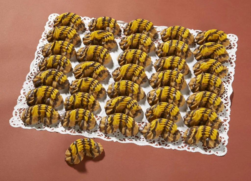 Sandiges Spritzgebäck „Leoparden-Tatzen“, in Hufeisen-Form, 3 x 200 g