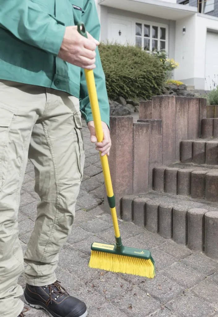 Krallenbesen mit Teleskopstiel, 35 cm breit