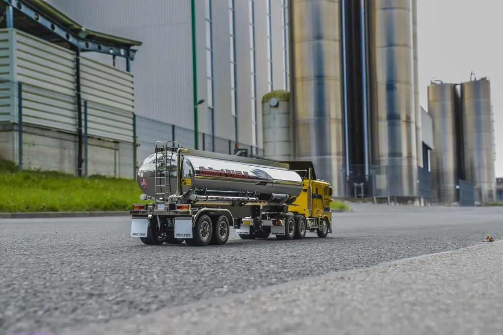 RC Truck Bausatz 1:14 Globe Liner Cab Over BS