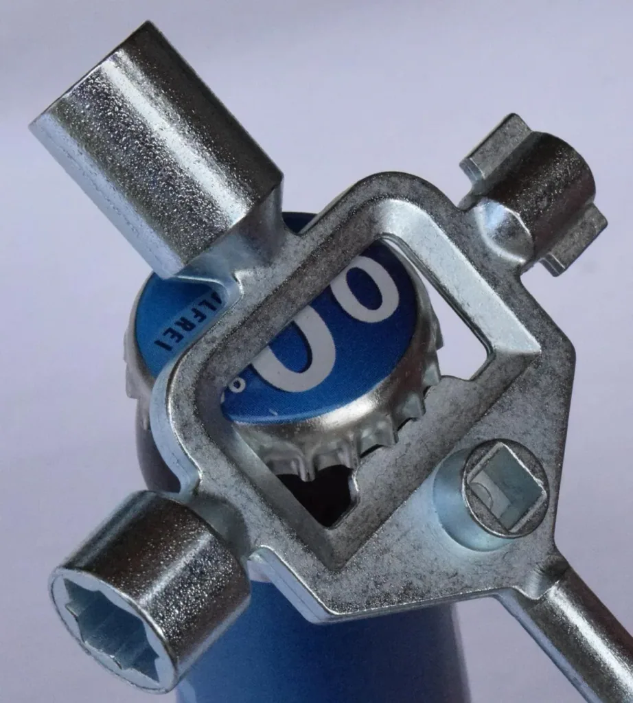 Handwerkerschlüssel mit 13 Funktionen