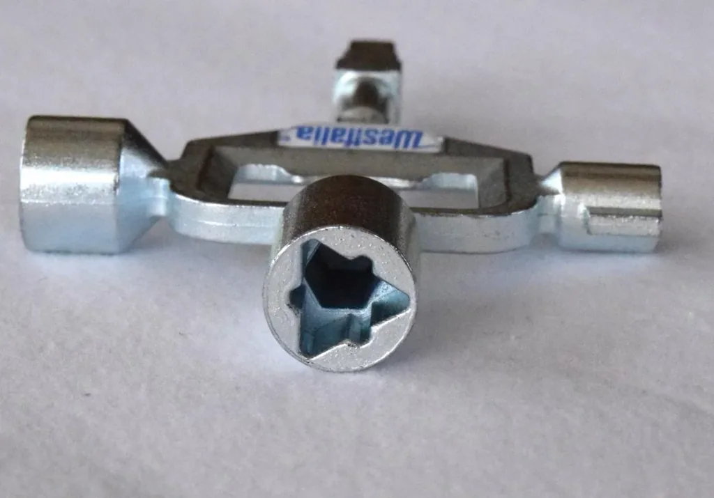 Handwerkerschlüssel mit 13 Funktionen