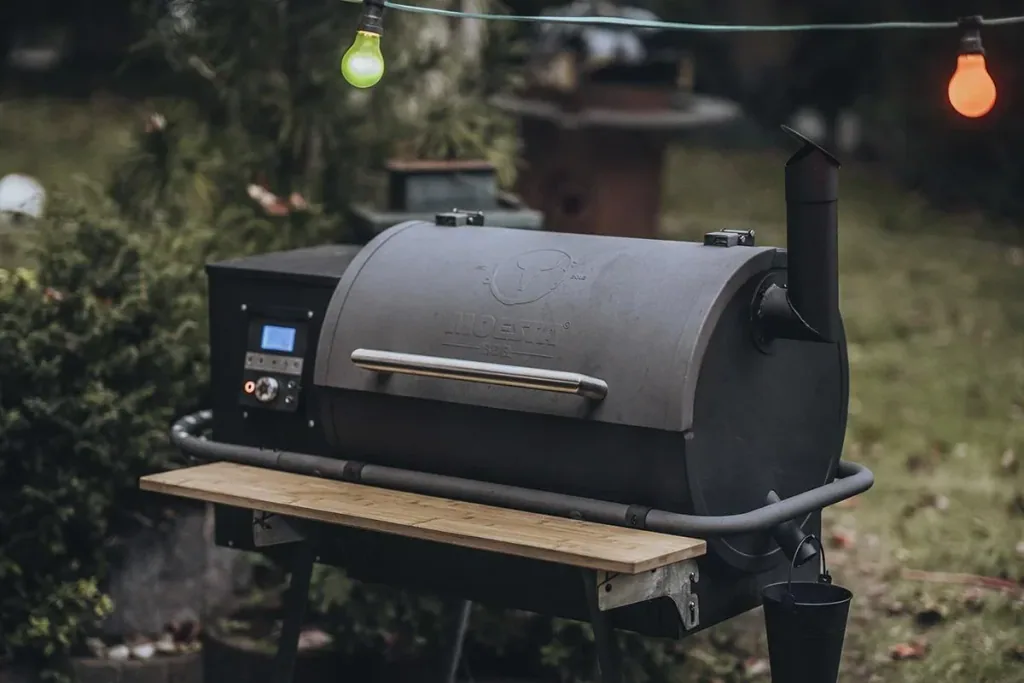 PelletGrill - Sheriff inklusive Ablagebrett und Halterungen