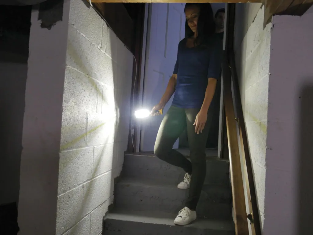 Ultrahelle Allzweckleuchte mit magnetischem Standfuß