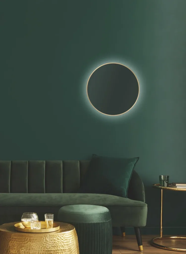Dekorativer runder Wandspiegel mit indirekter LED Beleuchtung in gold matt Ø 50 cm