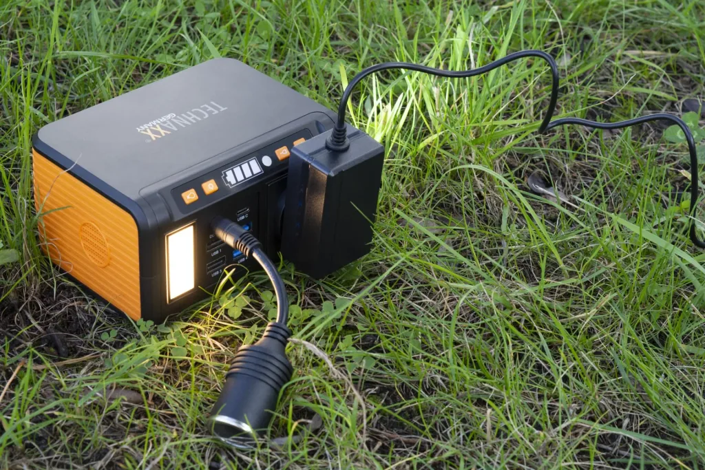 Mini-Powerstation mit 220V Steckdose