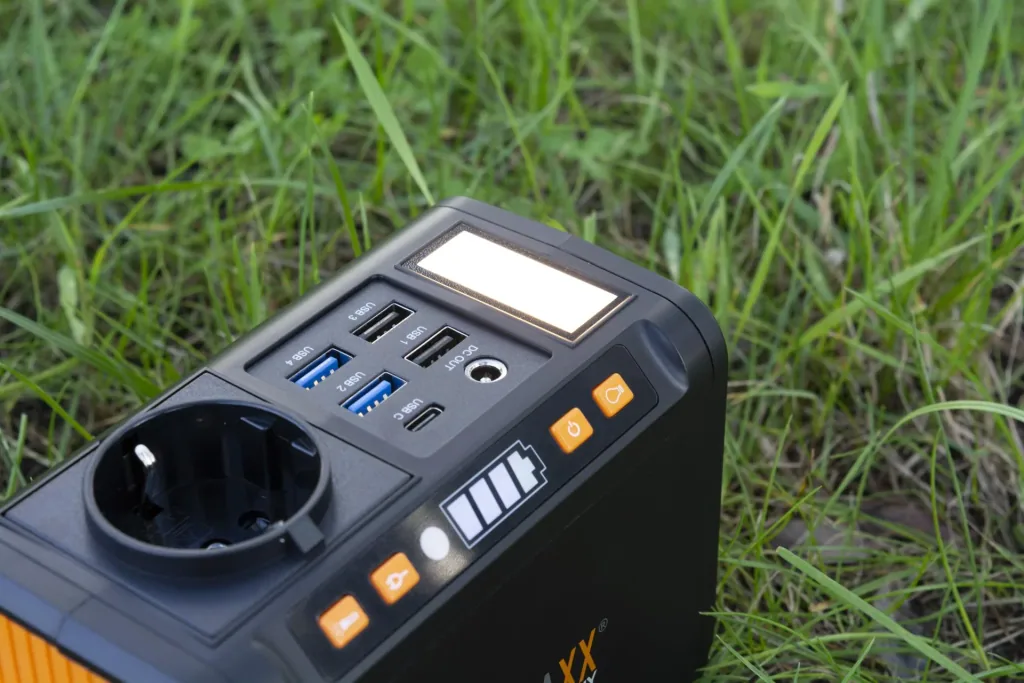 Mini-Powerstation mit 220V Steckdose