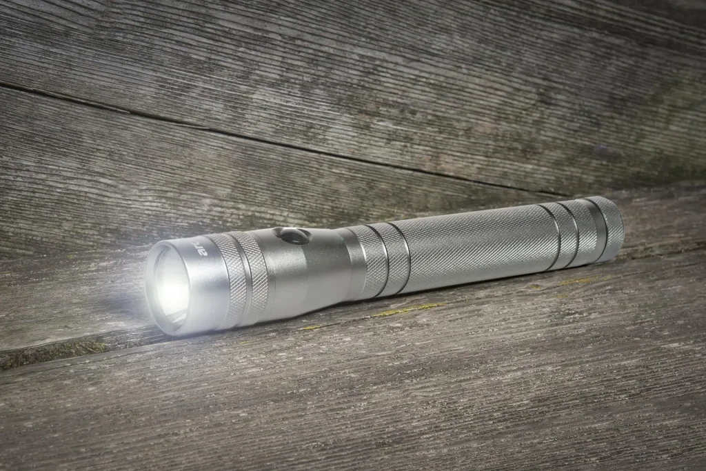 LED Taschenlampe - 10 Watt, 700 lm, stoßfest und wasserabweisend, silber-anthrazit