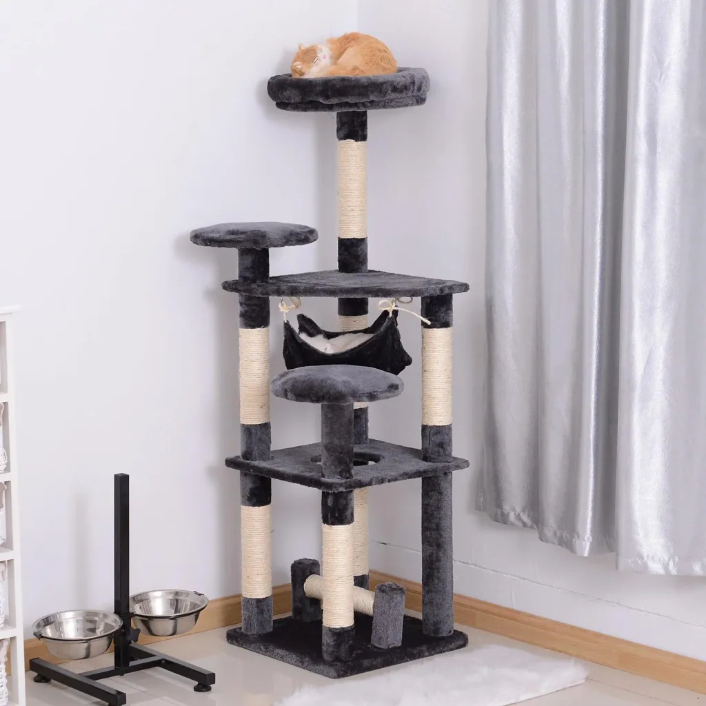 Katzenbaum mit Hängematte