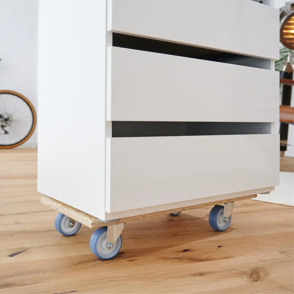 Transporthilfe MM 1173 , 57,5 x 30 x 11 mm, softe Rollen Ø 75 mm, Rollenlager, OSB Platte, CO2-neutral, Tragkraft 250 kg