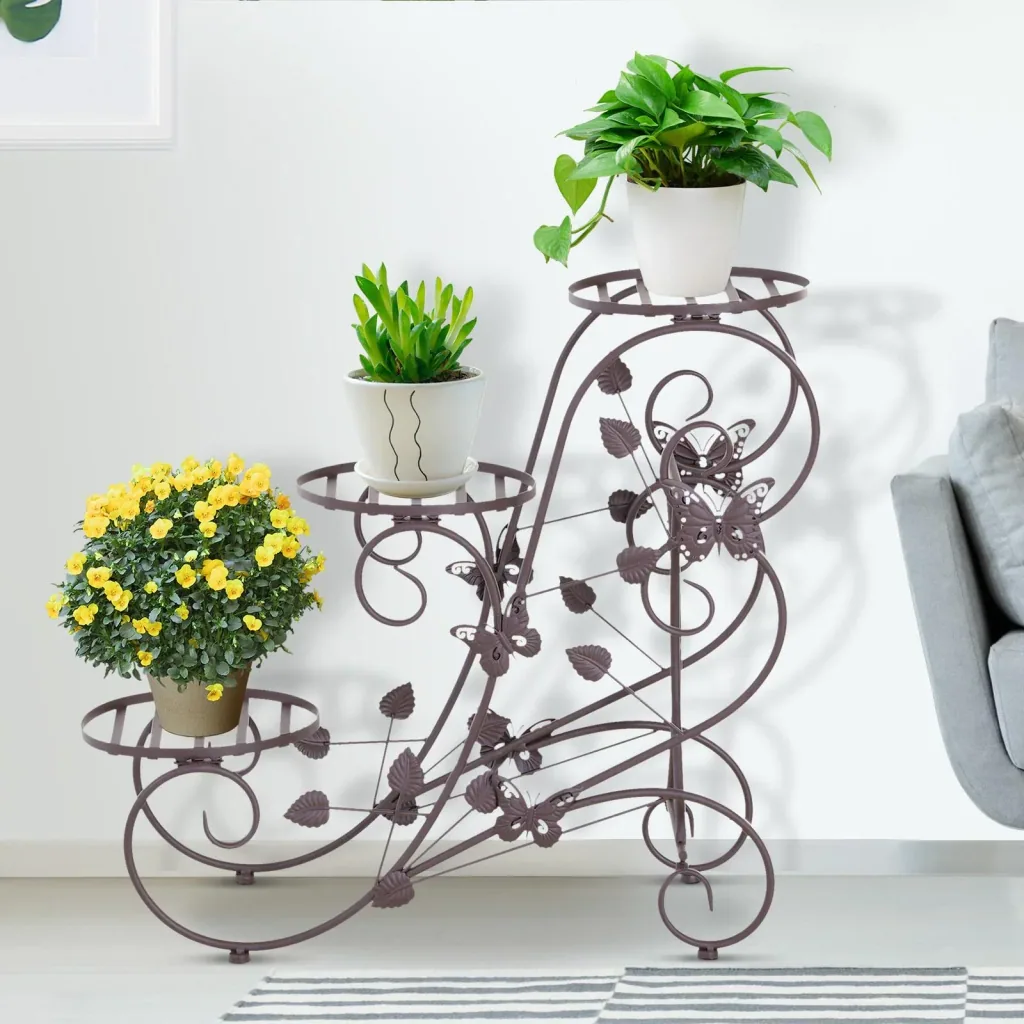 Dreistufiges Blumenständer