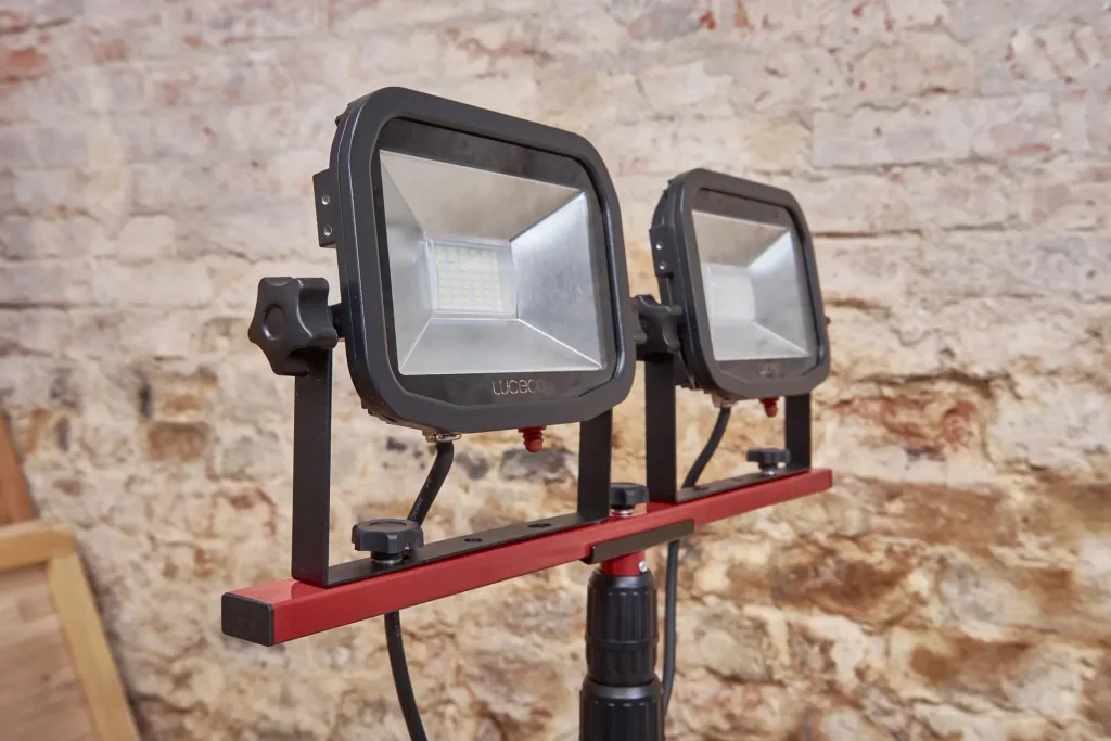 LED Stativfluter für den Innen- und Außenbereich mit 2 x 22 Watt