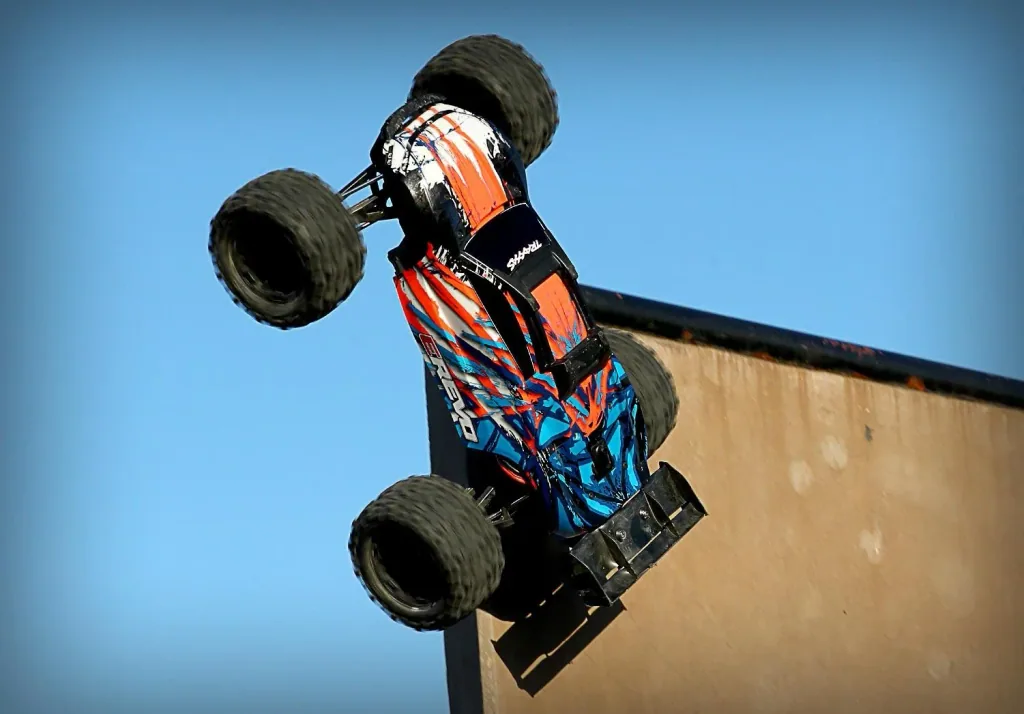 E-Revo BL 2.0 4x4 VXL orange RTR ohne Akku/Lader 1/8 4WD Racing Truck Brushless