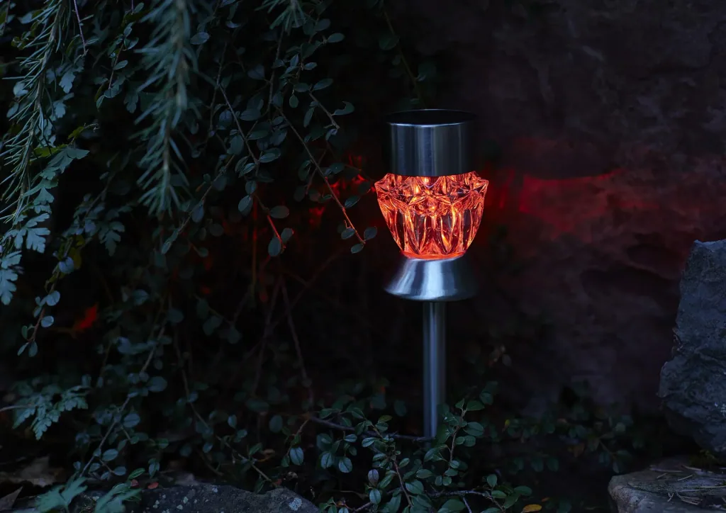 Solar LED Leuchte mit Erdspieß