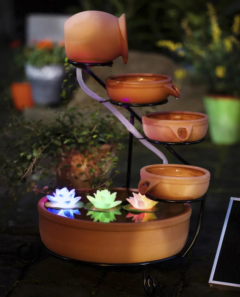 Solarbetriebener Kaskadenbrunnen