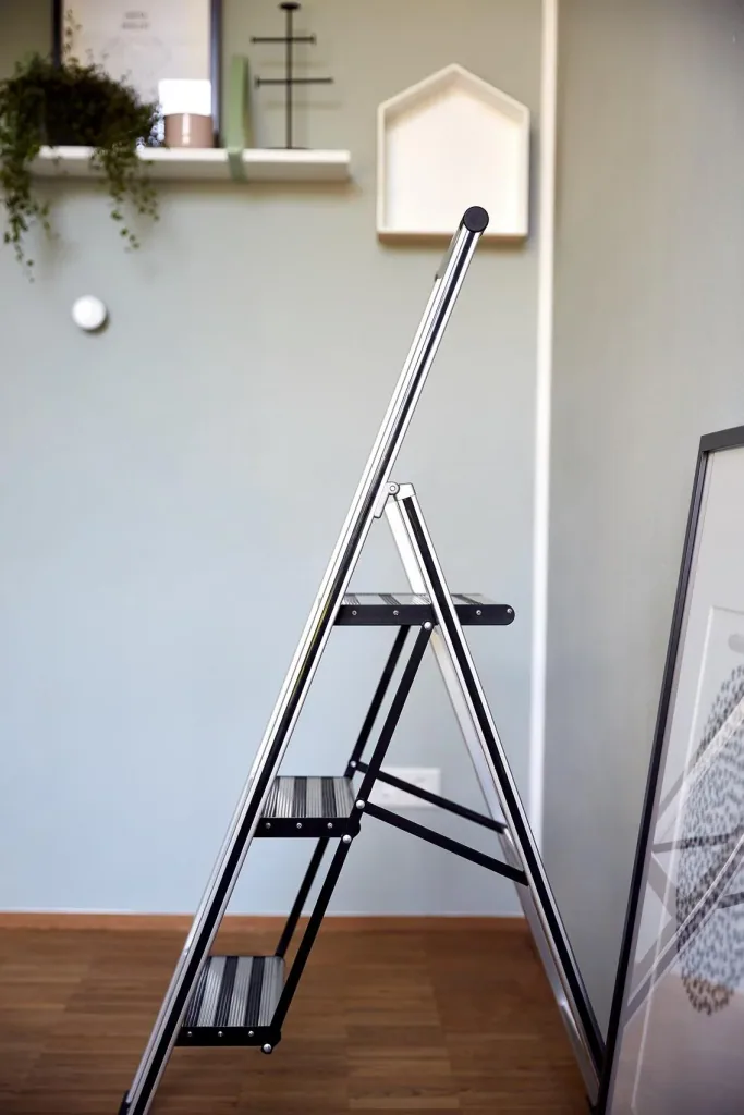 Alu-Design Klapptrittleiter 1-stufig Silber, rutschfeste Haushaltsleiter, Sicherheits-Stehleiter