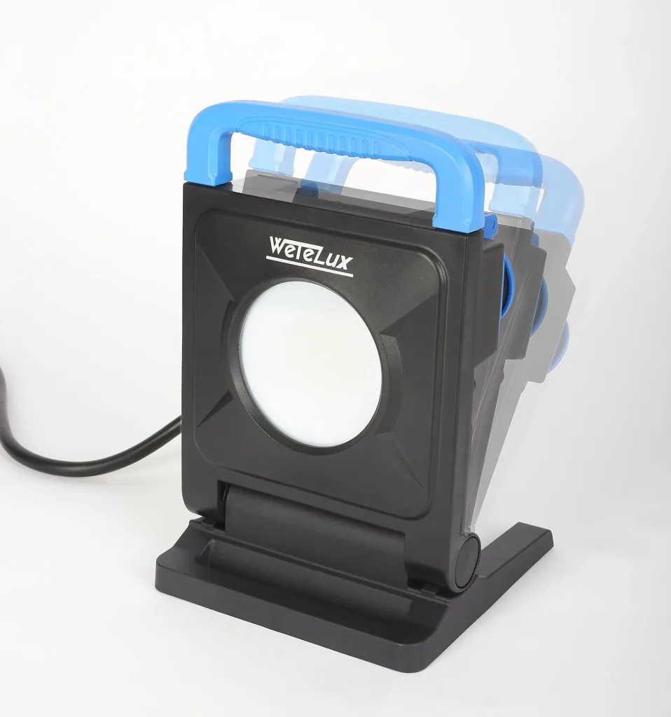 24 W LED Arbeitsleuchte mit 2 Steckdosen