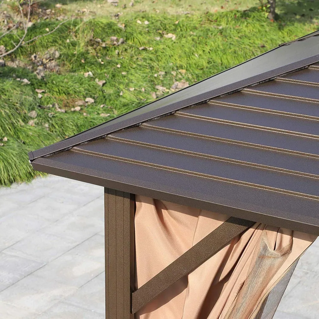 Gartenpavillon mit Laternenhaken