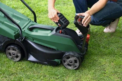 Akku-Rasenmäher City Mower 18V-32-300: 1x Akkupack PBA 18V 4.0Ah W-C, Ladegerät