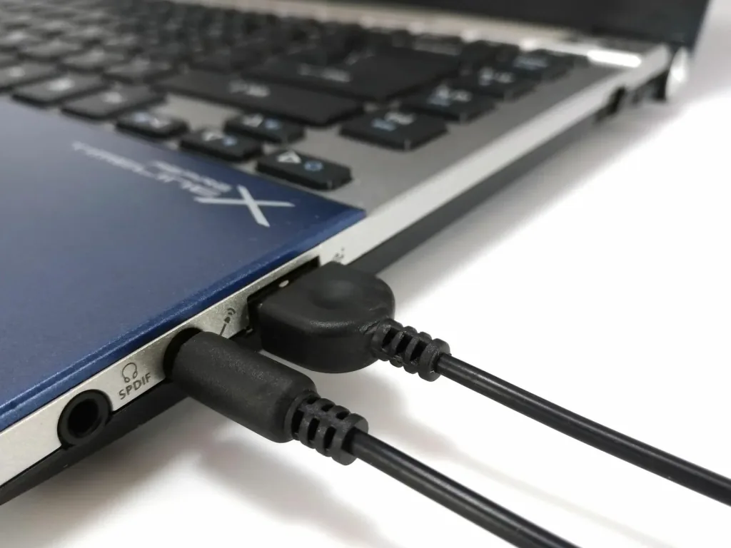 Stereo 2.0 Lautsprecher für Notebook/PC in schwarz/weiß