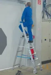 Alu Stufen Stehleiter mit 4 Stufen, Leiter fahrbar