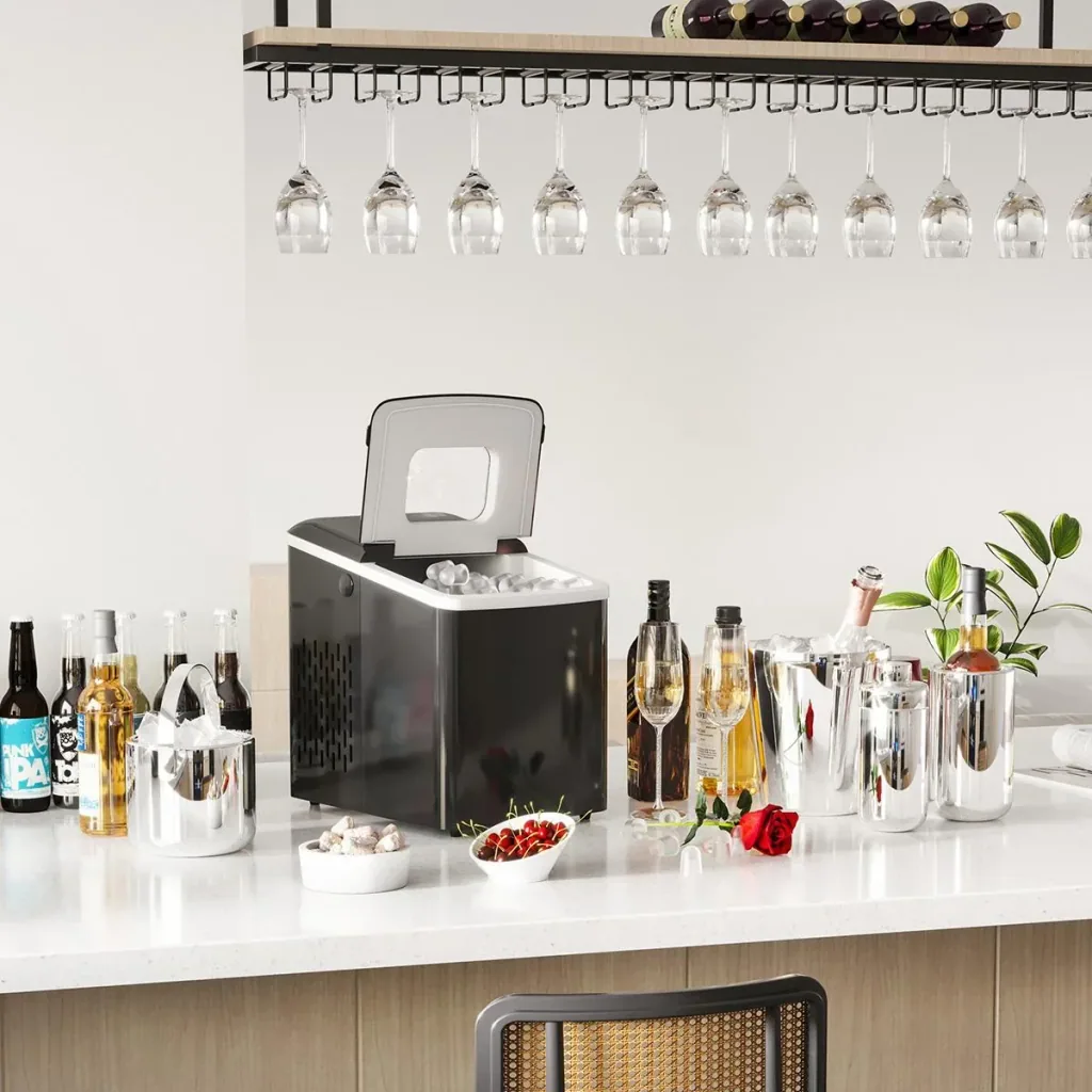 Eiswürfelmaschine mit automatischer Reinigungsfunktion schwarz