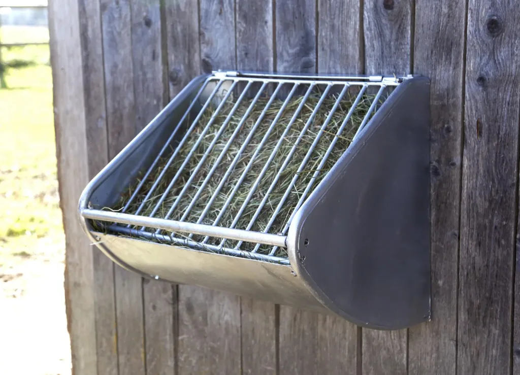 Heuraufe mit Futterspargitter