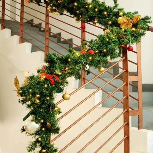 Weihnachtskranz 10m mit 160 LED's inkl. Dekoration für drinnen/außen