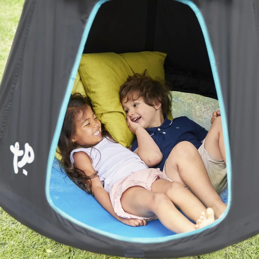 TP Toys Klettergerüst UFO mit Hängesessel 217×122×201 cm Schwarz – Stahlrahmen & gebogene Leiter