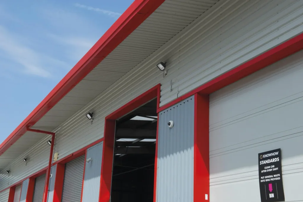 LED Fassadenstrahler mit 155 Watt, 16.000 Lumen