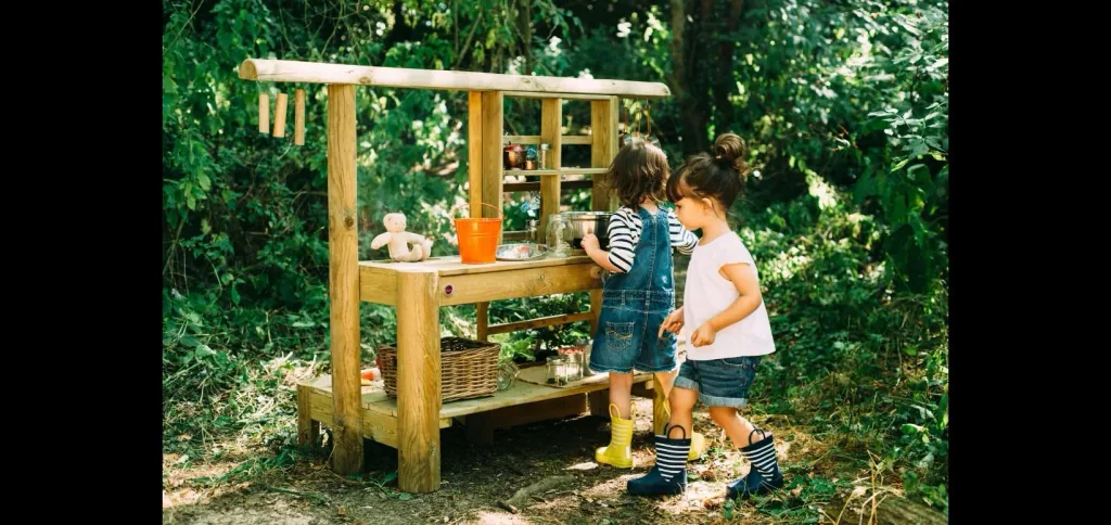 Discovery Küche   Outdoor-Spielküche für Kinder aus Holz, Pflanzkübel, Malscheibe, Windspiel, natur