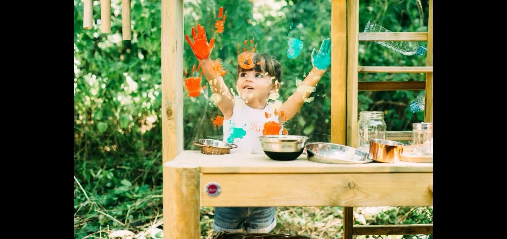 Discovery Küche   Outdoor-Spielküche für Kinder aus Holz, Pflanzkübel, Malscheibe, Windspiel, natur