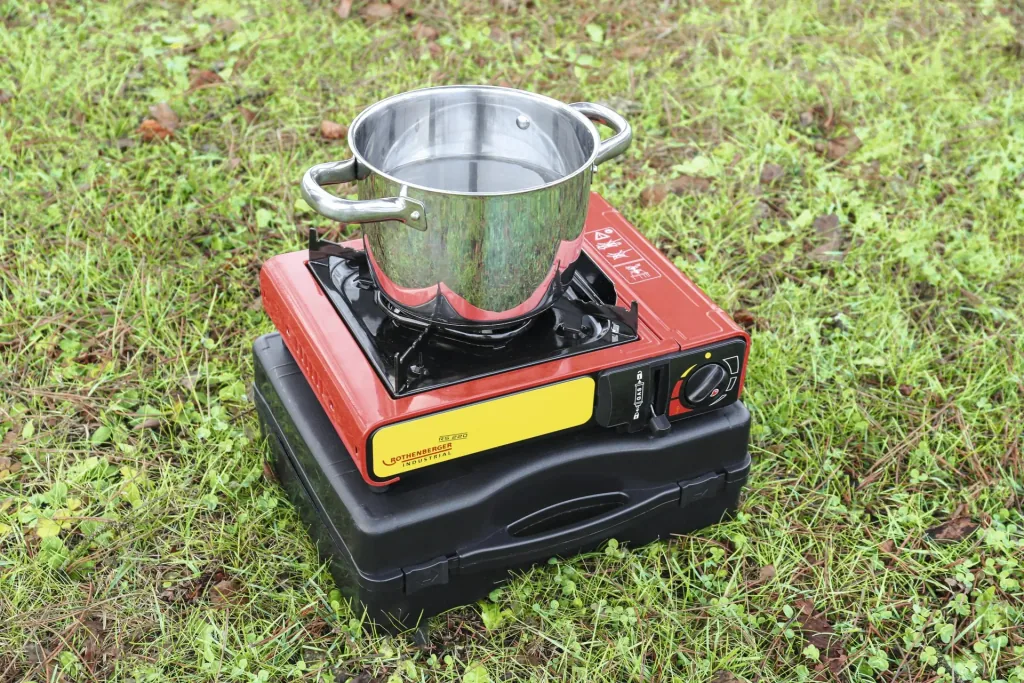 Kompakter Gas-Tischkocher Gourmet RS 220 mit integriertem Kartuschenfach