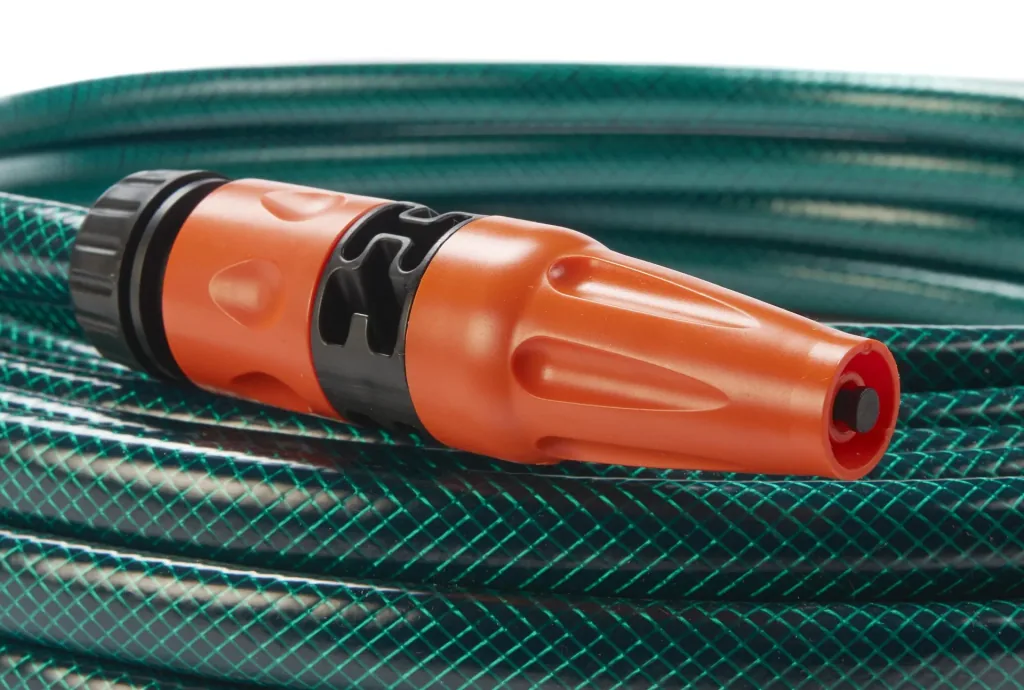 Set Akku-Regenfasspumpe, teleskopierbar, 12 Volt + Regentonnen-Netz 95 cm + Gartenschlauch-Set „Economic ½“, 20 Meter