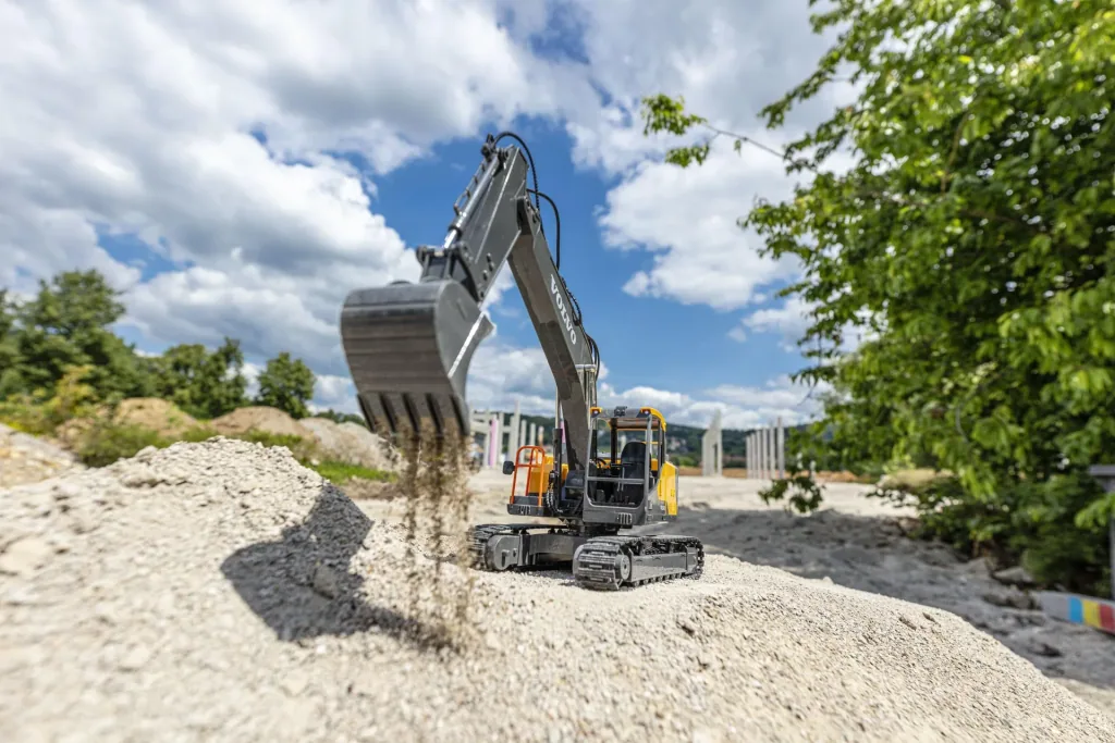 Raupenbagger Volvo 2.4 G 100 % RTR 1:16