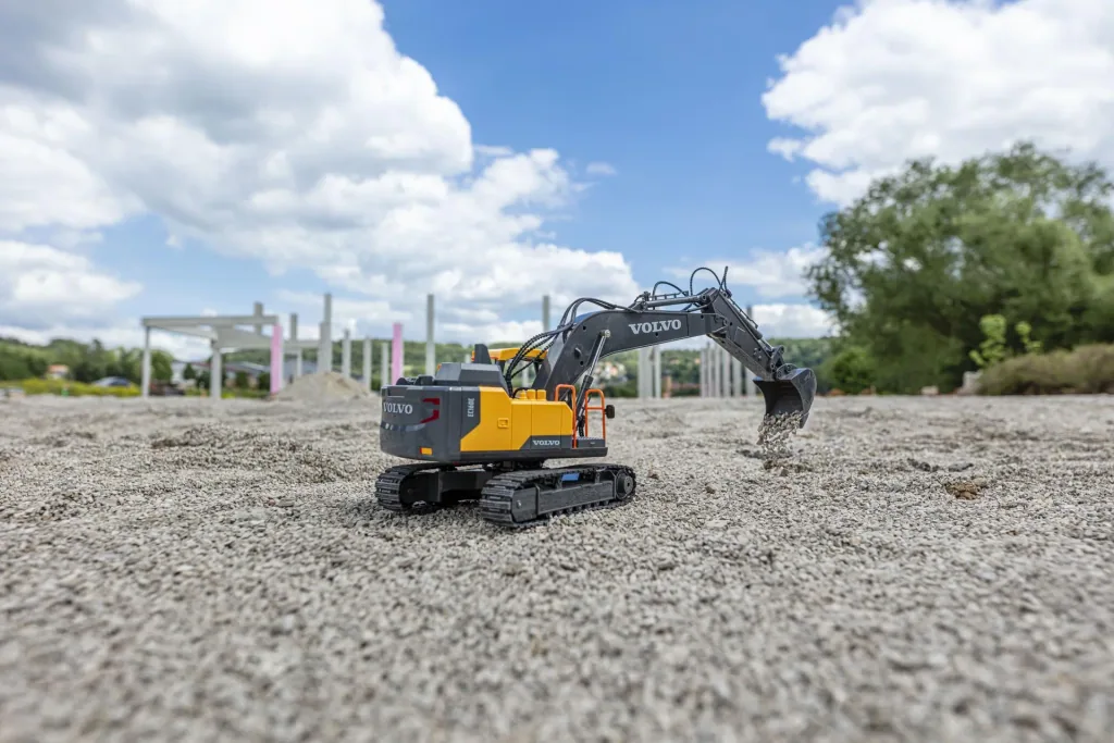 Raupenbagger Volvo 2.4 G 100 % RTR 1:16