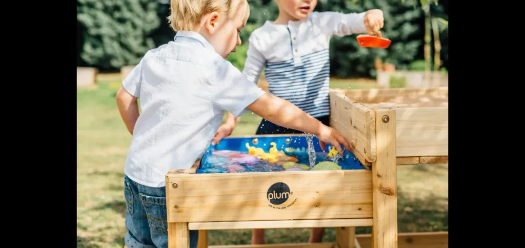 Sand- und Wassertisch Sandy Bay, Outdoor-Spieltisch für Kinder aus Holz, 2er Set, natur