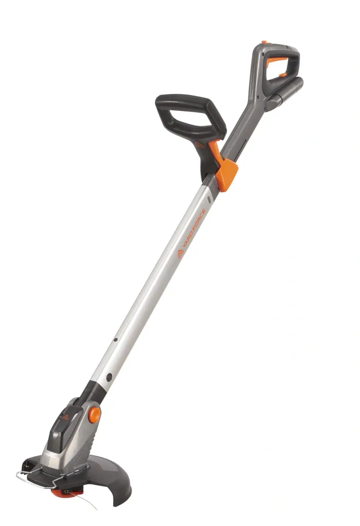 Akku-Rasenmäher, Akku-Grastrimmer und Akku-Heckenschere im Set