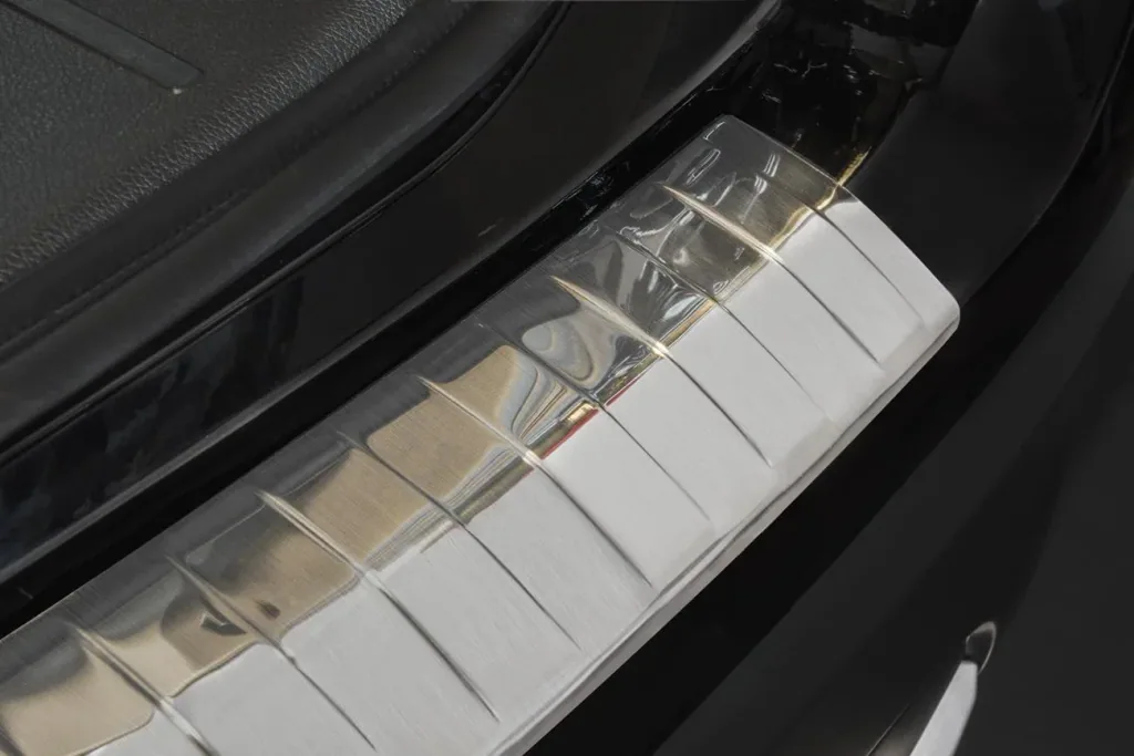 Ladekantenschutz Edelstahl für Mitsubishi Outlander III, Baujahr 2015>
