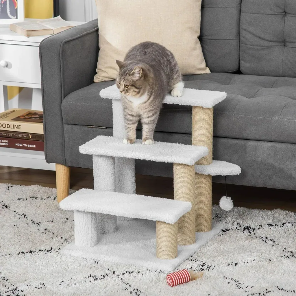 Spielplattform für Katzen - mit Kratzbaum und Spielball - Weiß - 45 x 40 x 48 cm