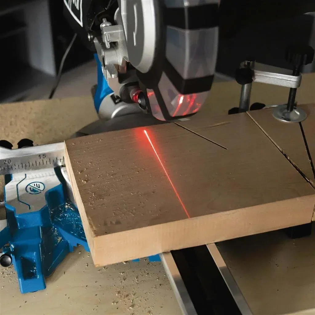 Kapp- und Zugsäge HM216SPX - 2000W | 210mm | Laser | 2 Blätter