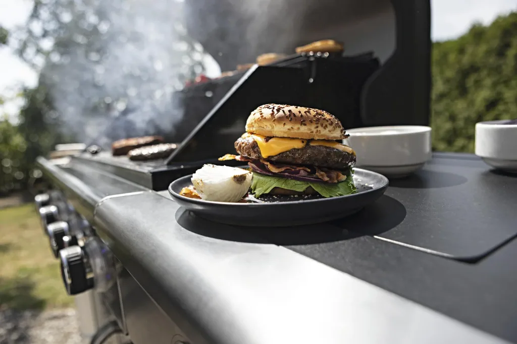Gas- & Holzkohlegrill, Triton 4.1 coaL, 4 einstellbare Brenner