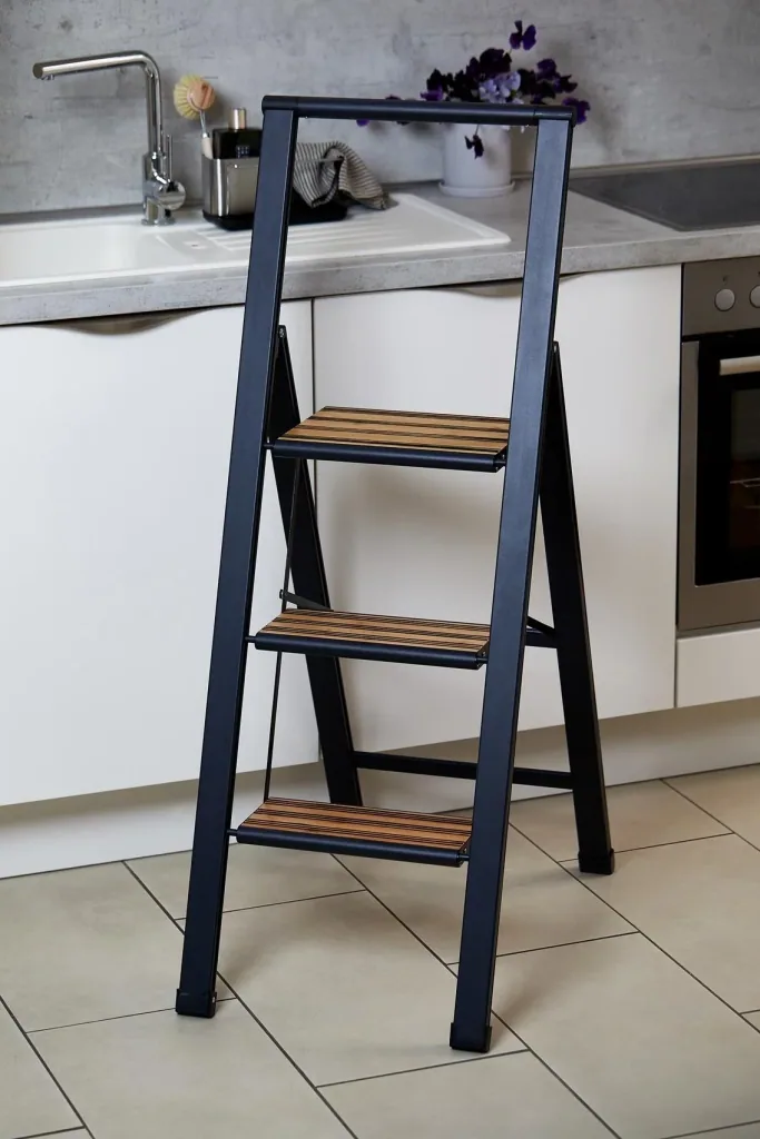 Alu-Design Klapptrittleiter 2-stufig Schwarz, rutschfeste Haushaltsleiter, Sicherheits-Stehleiter