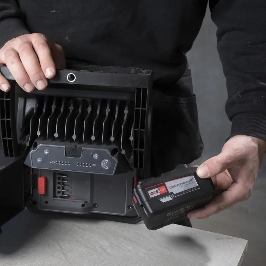 Handflutlichtstrahler NOVA 10 CAS mit abnehmbarem Diffuser L