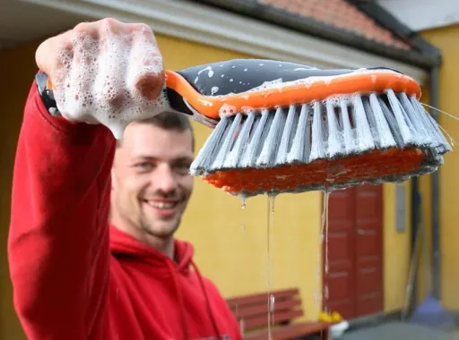 F1 Activebrush "Die aktive Waschbürste"