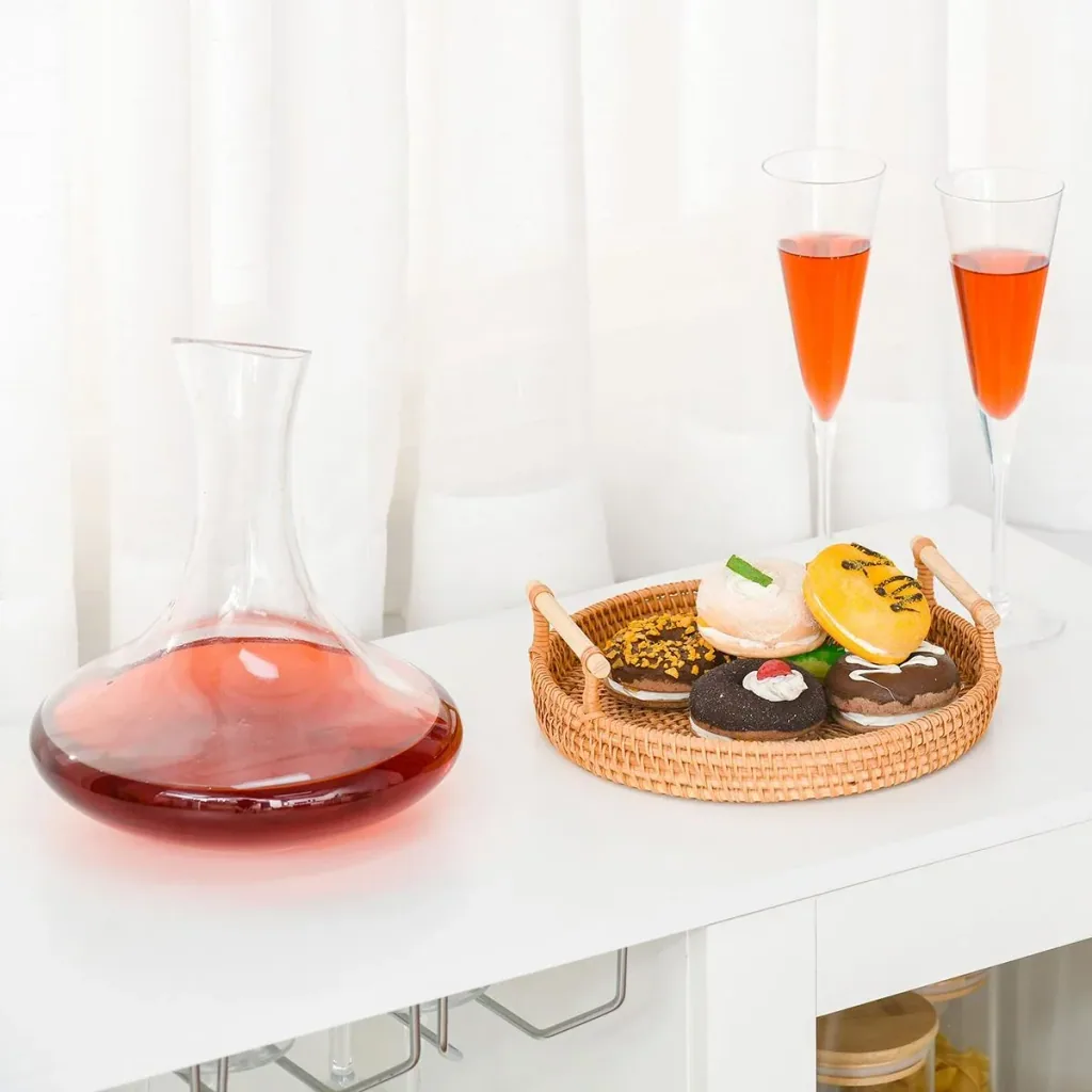 Weinschrank mit Glasvitrine und Weinglashalter Weiß
