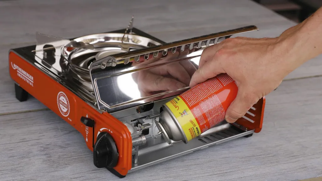 Kompakter Gas-Tischkocher Deluxe RS 220 mit integriertem Kartuschenfach