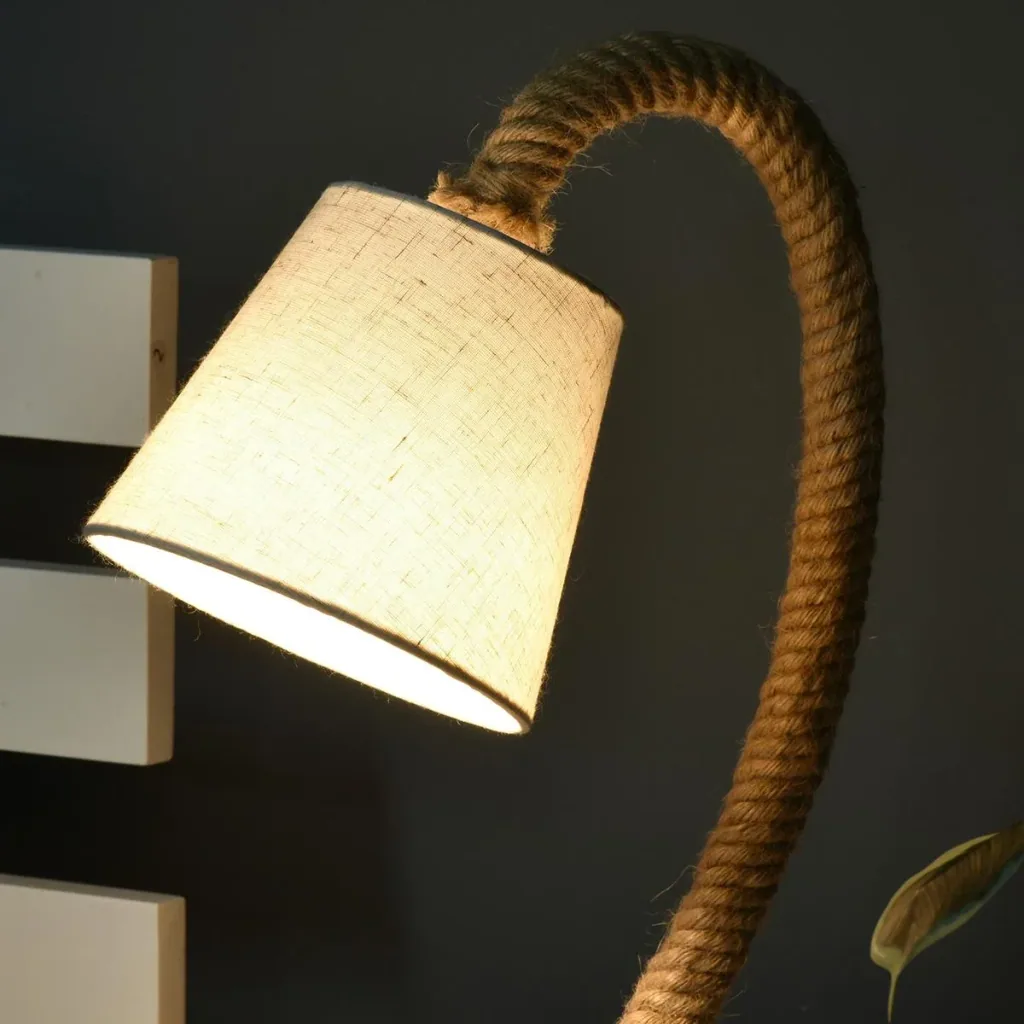 Tischlampe mit Hanfseilsockel beige