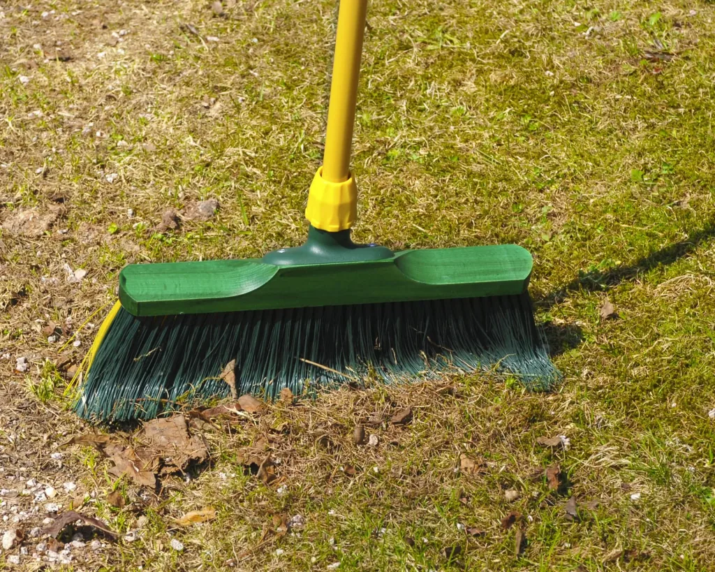 Krallenbesen mit Teleskopstiel, 40 cm breit