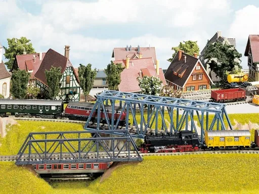 Fertiggelände Traunstein - 125 x 69 cm, ca. 18 cm hoch, Spur N,Z, koloriert und begrast, auf Holzrahmen